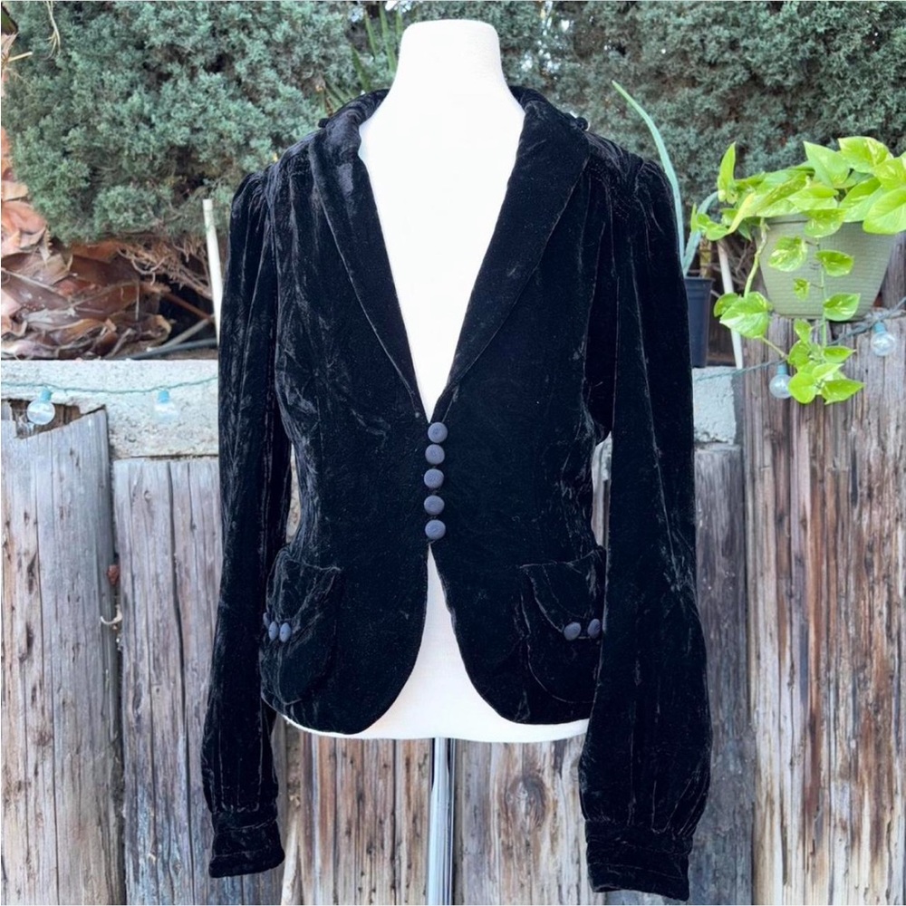Marc Jacobs Blazer Black Velvet Buttoned Fitted Coat with Bow Detail and buttons